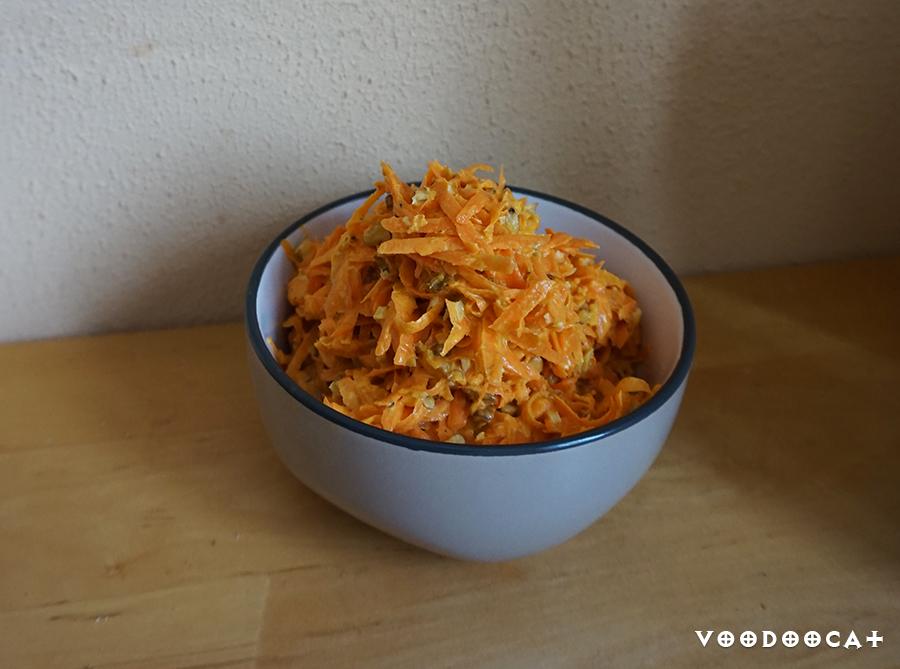 Рецепт салата из морковки с орехами и чесноком